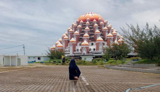 Masjid 99 Kubah Makassar, Keindahannya Memesona - GenPI.co SULSEL