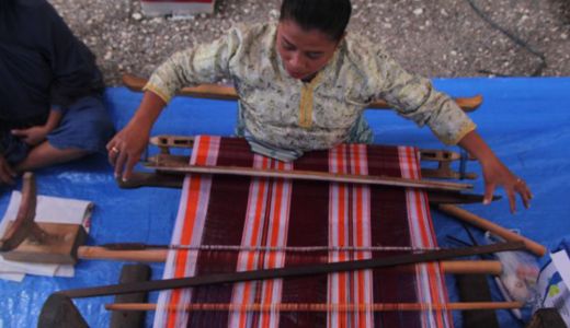 Hore, Penenun di Baubau Kecipratan Rezeki Selama HPN 2022 - GenPI.co SULTRA