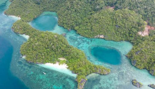 Pulau Kartika, Wisata Bahari Terindah Berlatar Batuan Karst - GenPI.co SULTRA