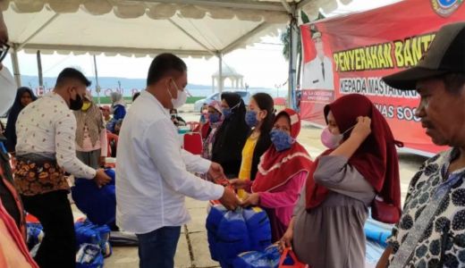 Hamdalah, 23 KK Korban Cuaca Ekstrem di Busel Terima Bantuan - GenPI.co SULTRA