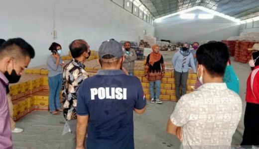 Sidak Gudang, Petugas di Baubau Temukan 1.000 Dus Minyak Goreng - GenPI.co SULTRA