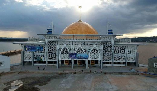 Masjid Al-Alam Wisata Religi Kendari, Indah Sekali - GenPI.co SULTRA