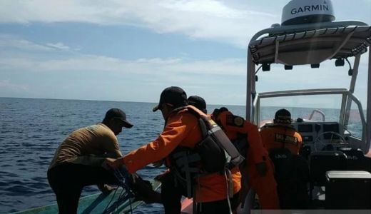 Aksi Basarnas Kendari Top, Nelayan Selamat - GenPI.co SULTRA