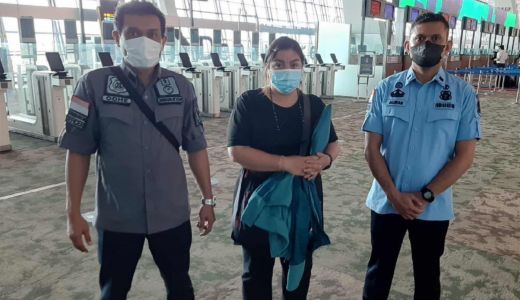 Bule Wanita asal Chili Dideportasi dari Baubau, Ini Kasusnya - GenPI.co SULTRA