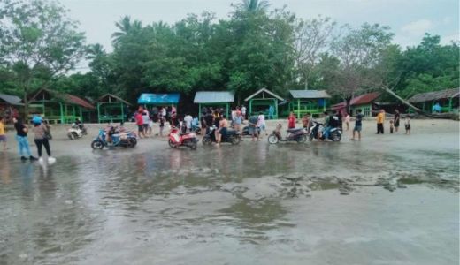 3 Bocah Tenggelam di Pantai Batu Gong Sultra, Wisatawan Panik - GenPI.co SULTRA
