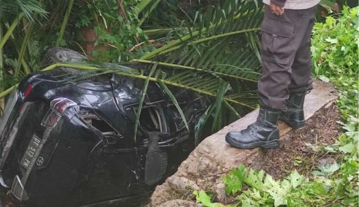 Fortuner Terjun ke Jurang, 5 Penumpang Dilarikan ke Rumah Sakit - GenPI.co SULTRA