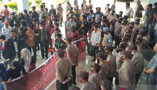 Pro Rakyat, DPRD Kolaka Sulawesi Tenggara Tegas Tolak Kenaikan Harga BBM - GenPI.co SULTRA