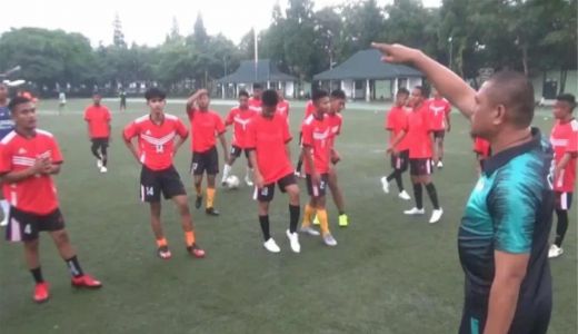Tim Sepak Bola Sultra Jalani Latihan Jelang Liga Santri Piala KASAD 2022 - GenPI.co SULTRA