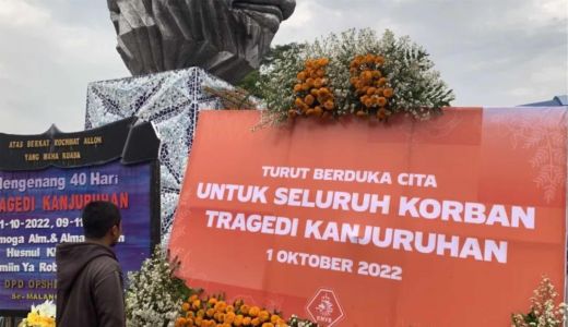 KNVB Kirim Karangan Bunga untuk Korban Tragedi Kanjuruhan Malang - GenPI.co SULTRA