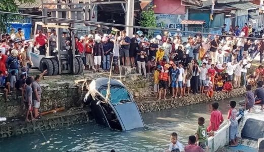 Jebur! Mobil di Baubau Terjun ke Laut, Begini Nasib Sopir Wanita - GenPI.co SULTRA