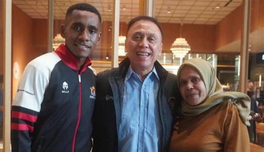 Pemain Timnas Iqbal Gwijangge Hengkang ke Hungaria, Iwan Bule Bilang Sejarah - GenPI.co SULTRA