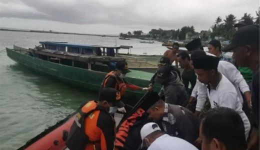 Innalillahi, Seorang Nelayan Pemanah Ikan Ditemukan Mengapung di Buton Tengah - GenPI.co SULTRA