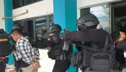 Kantor PLN Dikuasai Teroris, Brimob Polda Sultra Lumpuhkan Pelaku - GenPI.co SULTRA