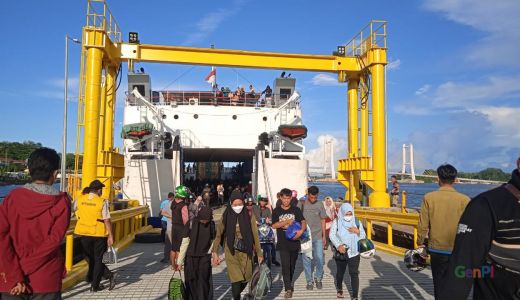 Senin Mulai Bekerja, Arus Balik di Pelabuhan Kendari Mulai Terasa - GenPI.co SULTRA