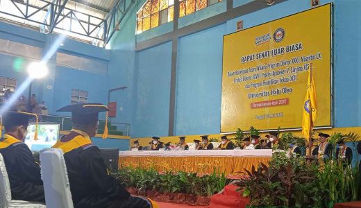 Rektor UHO Kendari Doakan 1.837 Wisudawan Bahagia Dunia Akhirat - GenPI.co SULTRA