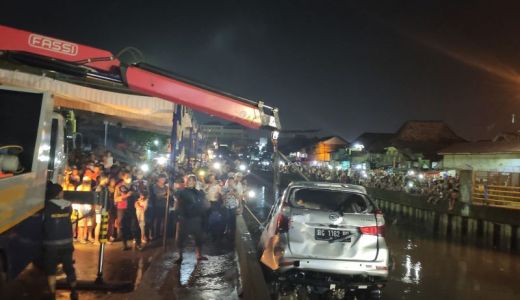 Begini Nasib Mobil Pelaku Tawuran yang Diamuk Warga di Palembang - GenPI.co SUMSEL