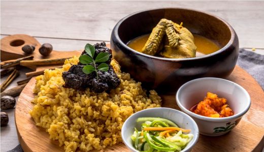 Nasi Minyak, Sajian Kuliner Khas Palembang yang Bikin Nagih - GenPI.co SUMSEL