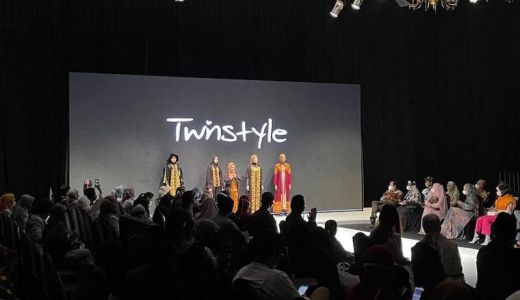 Desainer Batik Asal Muara Enim Sukses Tampil di IFW 2022 - GenPI.co SUMSEL