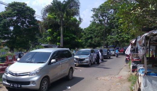 Lebaran, Pedagang Bunga di TPU Palembang Ketiban Durian Runtuh - GenPI.co SUMSEL