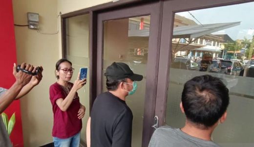 Pengoplos Madu Pakai Pengental Cat di Palembang Ditangkap Polisi - GenPI.co SUMSEL