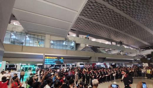 Kepulangan Timnas U-23 Disambut Para Suporter di Bandara Soetta - GenPI.co SUMSEL