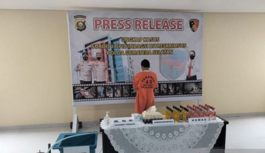 Polisi Ungkap Praktik Rumah Industri Miras Oplosan di Palembang - GenPI.co SUMSEL