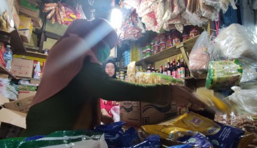 Harga Minyak Goreng Curah di Pasar Palembang Masih Mahal - GenPI.co SUMSEL