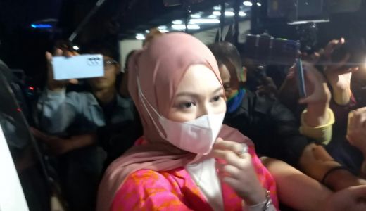 Jalani Sidang Perdana, Nathalie Holscher dan Sule Sepakat Pisah - GenPI.co SUMSEL