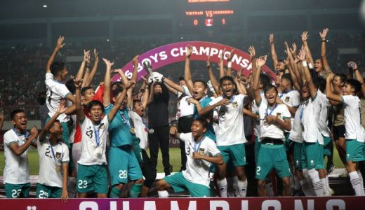 Ikut-ikutan Angkat Piala AFF U-16, Ketum PSSI: Hanya Euforia - GenPI.co SUMSEL