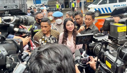 Tak Terima Dituduh Mandul Oleh Haters, Dewi Perssik Lapor Polisi - GenPI.co SUMSEL