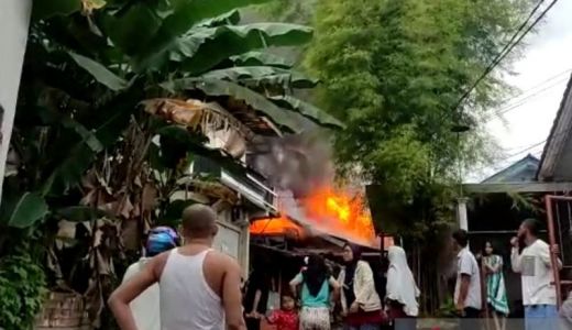 Polisi Sebut Kebakaran di Palembang Karena Korsleting Listrik - GenPI.co SUMSEL
