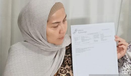 Sambil Menangis, Venna Melinda Bacakan Hasil Visum Kasus KDRT - GenPI.co SUMSEL
