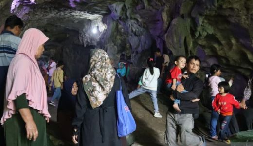 Ribuan Wisatawan Kunjungi Objek Wisata Goa Putri di OKU - GenPI.co SUMSEL