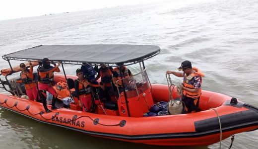 Tim SAR Cari ABK Kapal Tunda yang Jatuh di Sungai Baung OKI - GenPI.co SUMSEL