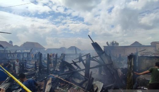 Diduga STB TV Korsleting, 28 Rumah di Palembang Hangus Terbakar - GenPI.co SUMSEL