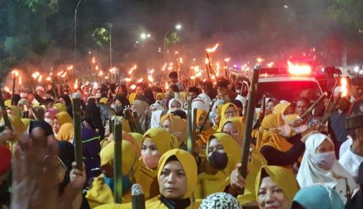 Warga Medan Tumpah Ruah Bawa Obor Sambut Ramadan - GenPI.co SUMUT