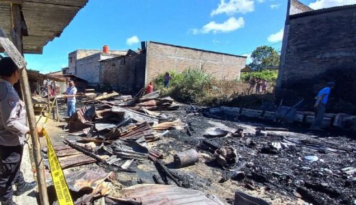 Tujuh Kios Terbakar di Taput, Diduga dari Kayu Bakar - GenPI.co SUMUT