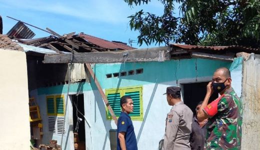 Puting Beliung Porak-poranda 5 Rumah di Medan - GenPI.co SUMUT