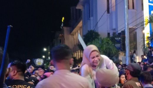 Tonton Konser Colorful Medan, Warga Berdesakan - GenPI.co SUMUT