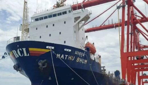 96 Hari Ditahan, Kapal Feeder MV Mathu Bhum Berlayar - GenPI.co SUMUT