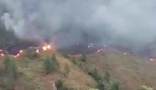 200 Personel Padamkan Api di Hutan Danau Toba - GenPI.co SUMUT