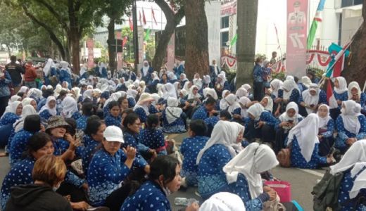 Ratusan Guru PAUD Demo DPRD Sumut, Tuntutan Tegas - GenPI.co SUMUT