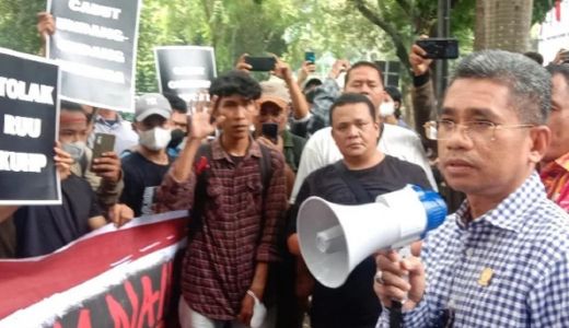 Demo BBM Naik di Sumut, Massa Minta DPRD Begini - GenPI.co SUMUT