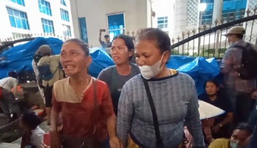 Aksi Menginap Dibubarkan Paksa, Mak-mak Petani Sumut Histeris - GenPI.co SUMUT