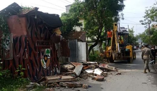 Cegah Banjir, 65 Pos Liar Dibongkar Satpol PP Medan - GenPI.co SUMUT