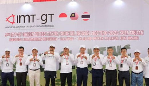 Bobby Nasution Tanam Pohon Bersama Peserta IMT GT - GenPI.co SUMUT