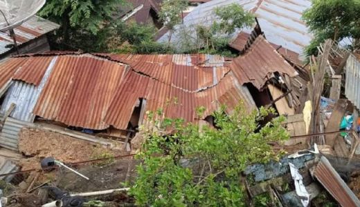1 Rumah Warga di Padang Sidempuan Tertimbun Longsor - GenPI.co SUMUT