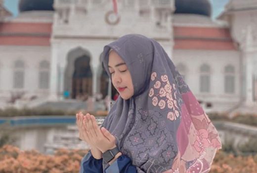 Ria Ricis Pinjamkan HP ke Mantan Karyawan, Foto Pribadi Akan Disebarkan - GenPI.co
