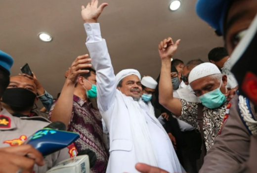 Loyalis Habib Rizieq Ancang-ancang Galang Dana, Aziz: Jangan! - GenPI.co