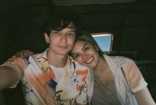 Nikita Mirzani Tidur Bertiga Bareng Dimas Back, Hmmm - GenPI.co